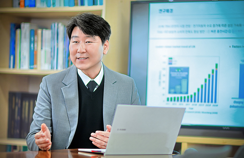 정보전자신소재공학과 박민식 교수, 전지 산업 발전 유공 포상